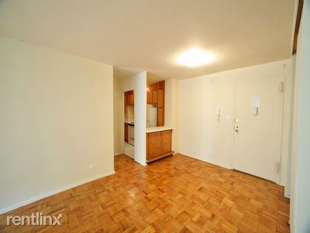 Primary Photo - 3135 Crescent St