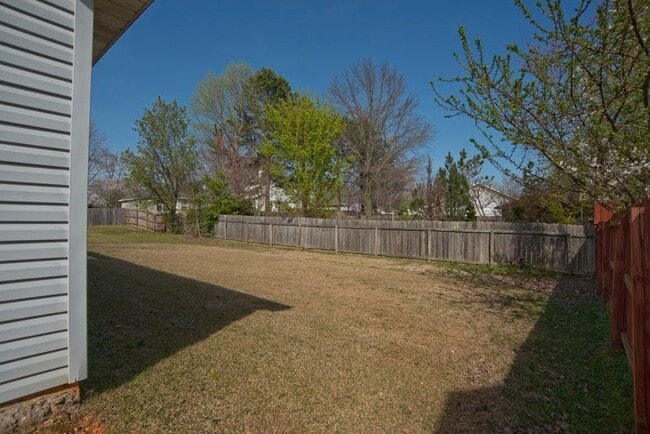 Building Photo - Beautiful 3 Bedroom 2 Bath Home in the Hea...
