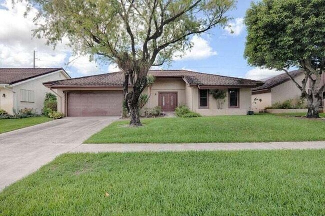 Building Photo - 7645 San Mateo Dr E