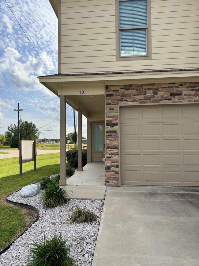 Foto del edificio - 5100 Westgate Ln