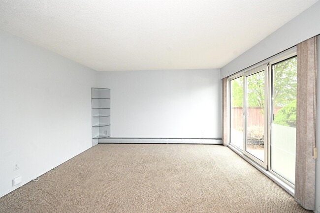 Building Photo - 879 Johnson St