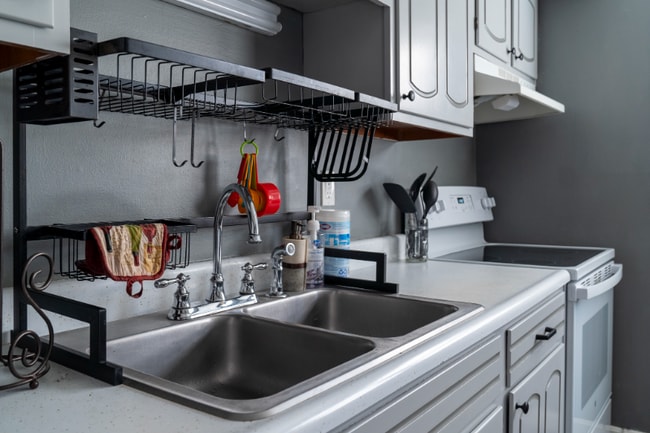 Foto del edificio - 261 Holy Cross Rd