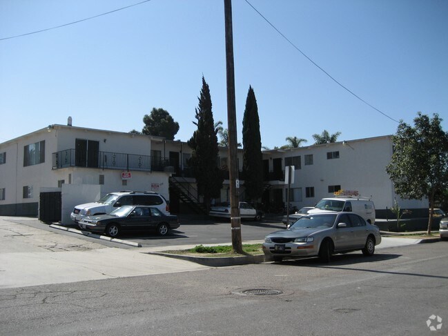 Building Photo - 304 E 5th St