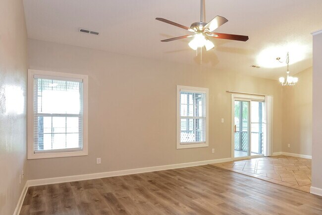 Building Photo - 9721 Stonewall Ln