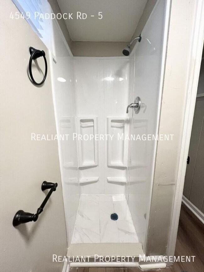 Foto del edificio - 4549 Paddock Rd