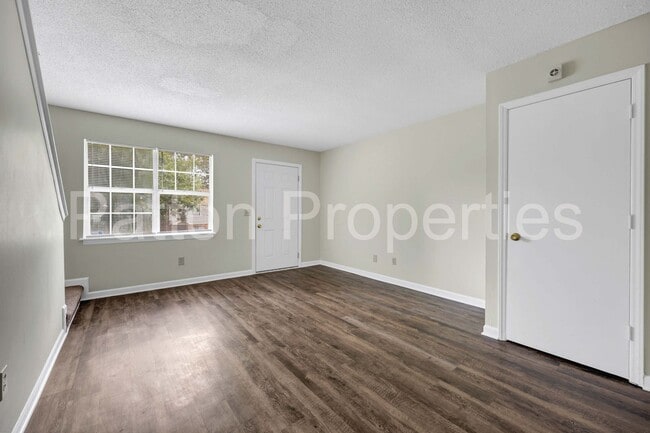 Building Photo - 9-10 Ashleys Place - Outside CoC - R19205-...