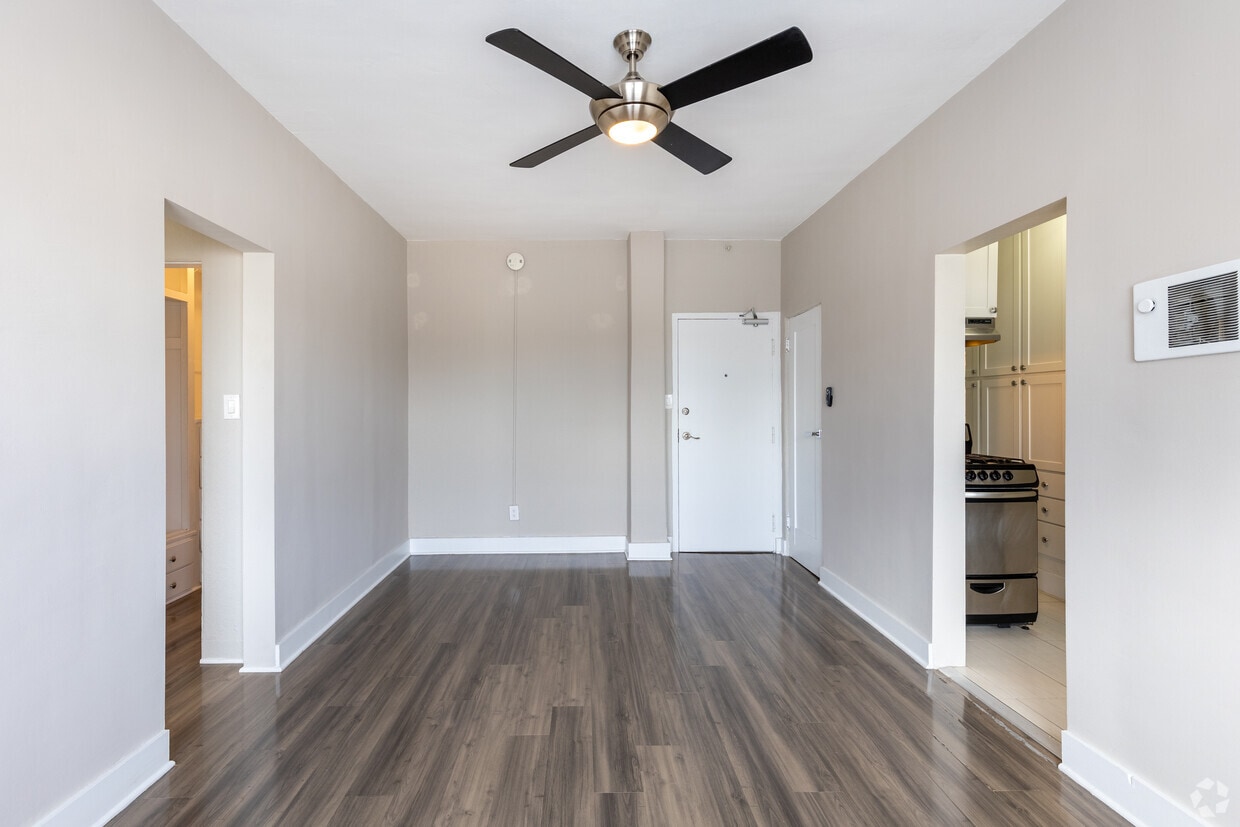 Primary Photo - Seven Lions Apartments