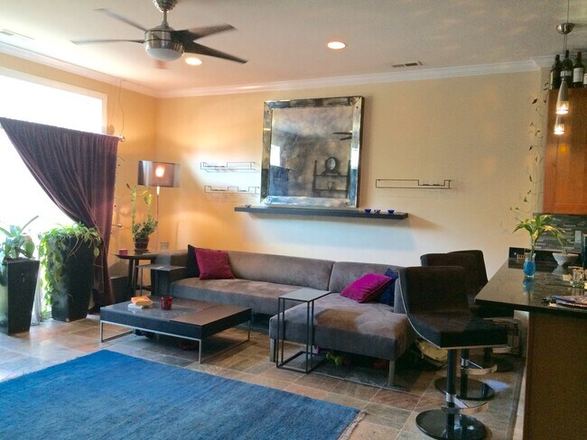 Foto del edificio - 2715 W Washington Blvd
