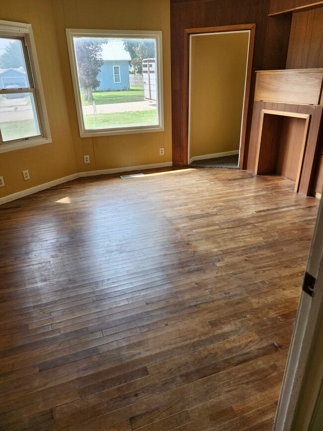 Building Photo - 206 McMartin St