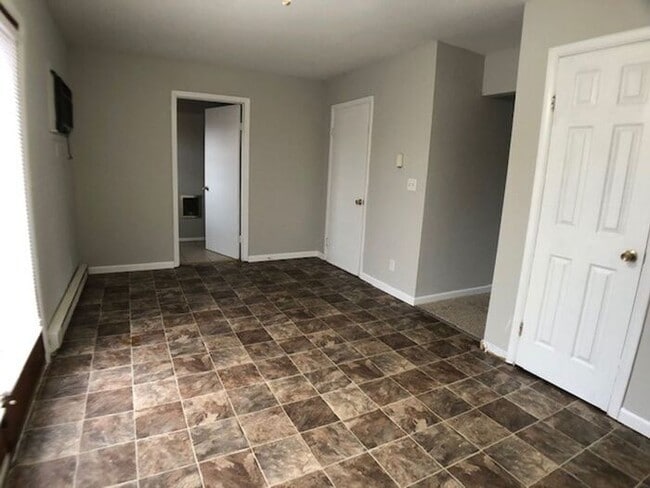 Building Photo - Great Bridgman Duplex