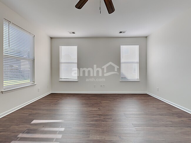 Foto del edificio - 116 Orleans Ct