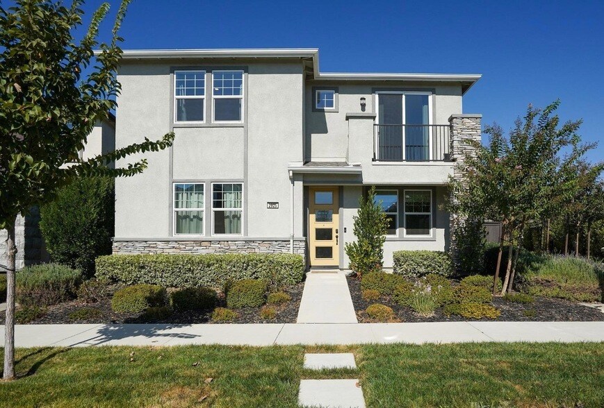 Primary Photo - 2925 Honey Opal Ave