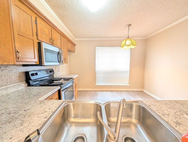 Foto del edificio - 2 Bedroom PG Townhome Now Available