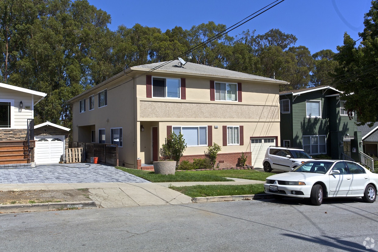 Primary Photo - 828 Edgehill Dr