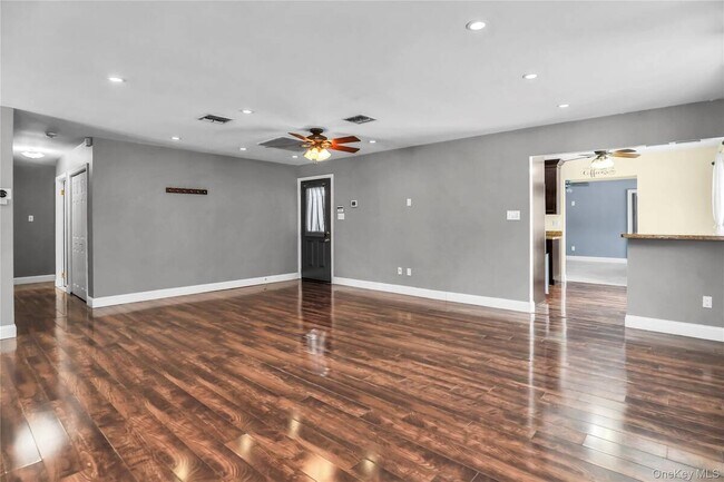 Building Photo - 11 Onyx Dr