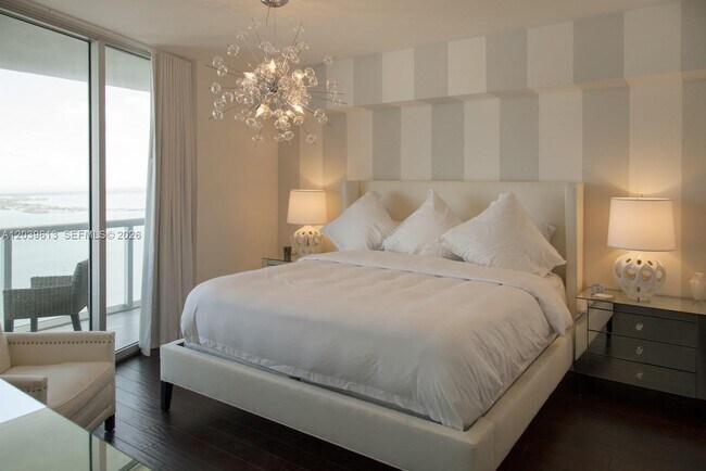 Foto del edificio - 465 Brickell Ave