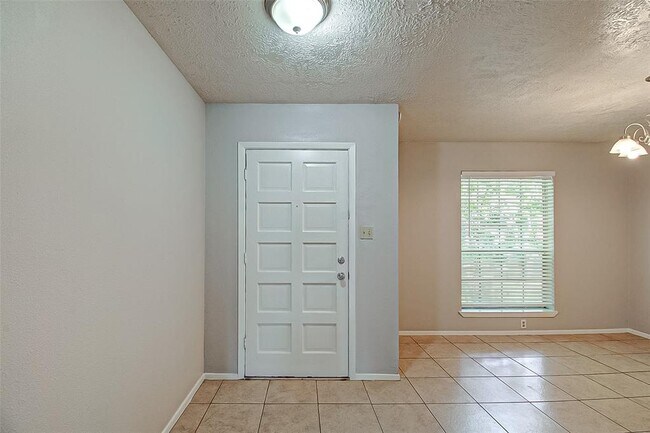 Building Photo - 11203 Doric Ct