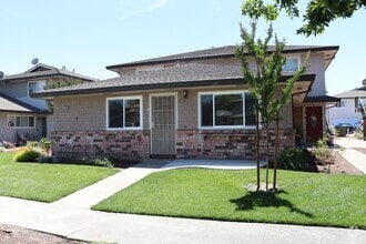 Building Photo - 1330 Shawn Dr