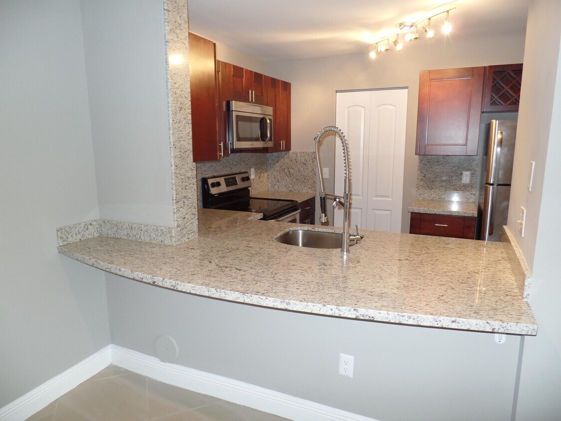 Foto principal - 1255 SW 46th Ave