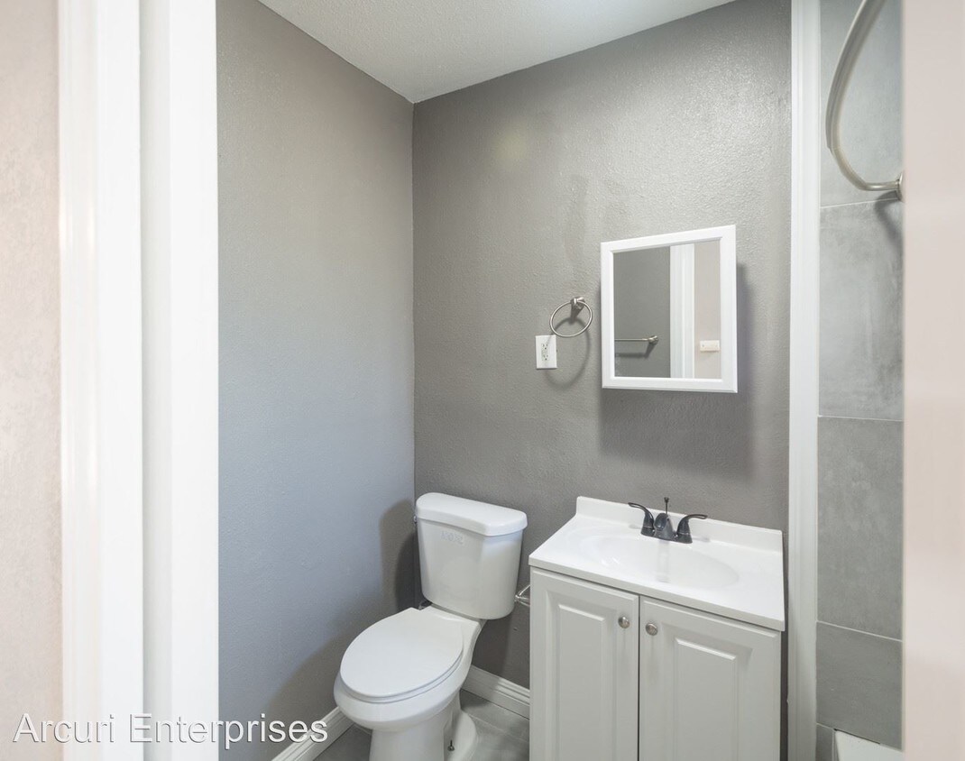 Building Photo - 771-777 Alamitos Ave