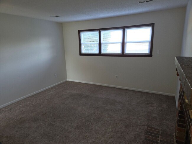Foto del edificio - 306 W Southampton Dr