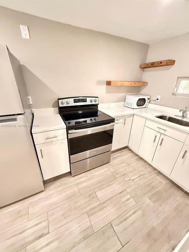 Building Photo - 1151 NE 18th St