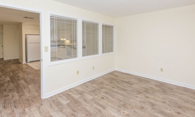 Interior Photo - Chestnut Hill East (CHE)