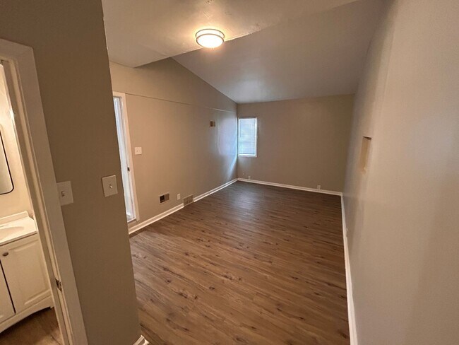 Foto del edificio - Easy and Breezy on Lakeview