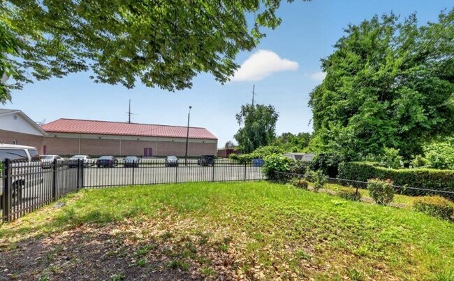Building Photo - Freshly updated 2-bedroom unit, $1,399.00, Southbridge neighborhood, Wilmington