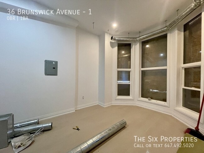 Building Photo - Brand New Bachelor Apartment in the Heart of Downtown