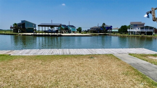 Foto del edificio - 58 Lakeside Dr