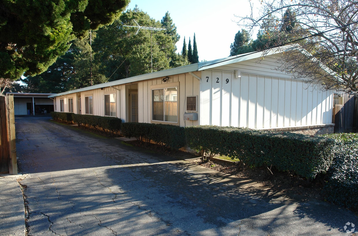 Primary Photo - 729 Mountain View