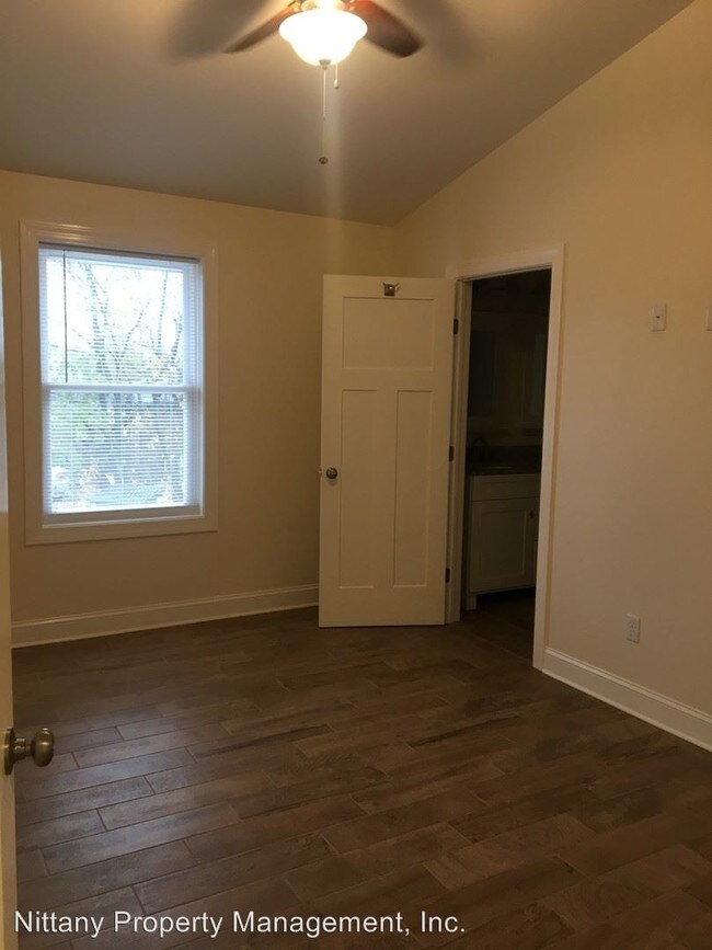 Building Photo - 2 br, 2 bath House - 113 1/2 E College Avenue