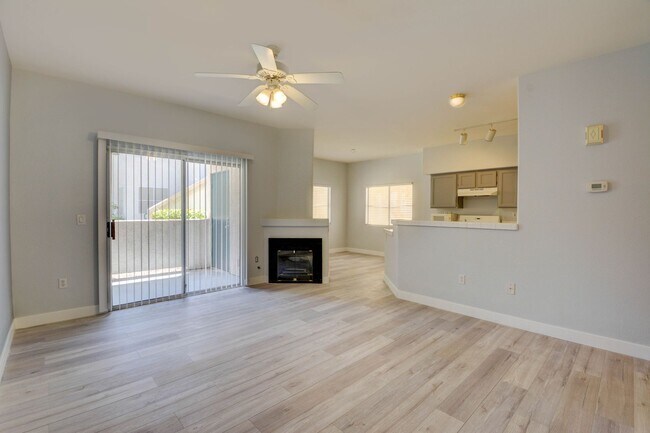 Foto del edificio - UPGRADED 2 BEDROOM CONDO!