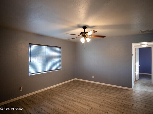 Foto del edificio - 4610 E 19th St