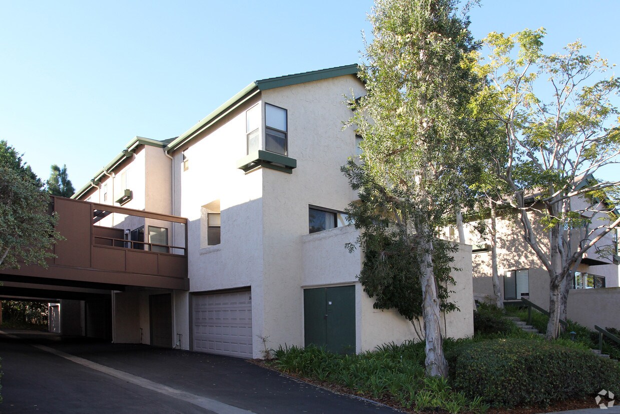 Woodlands North Apartments in La Jolla, CA