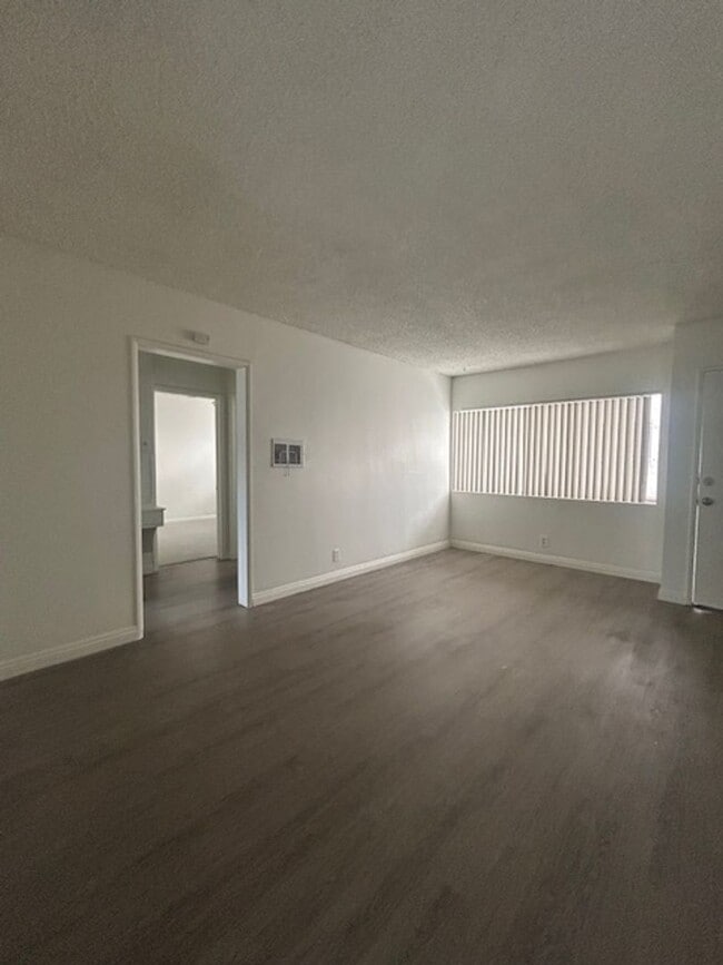 Building Photo - 11834