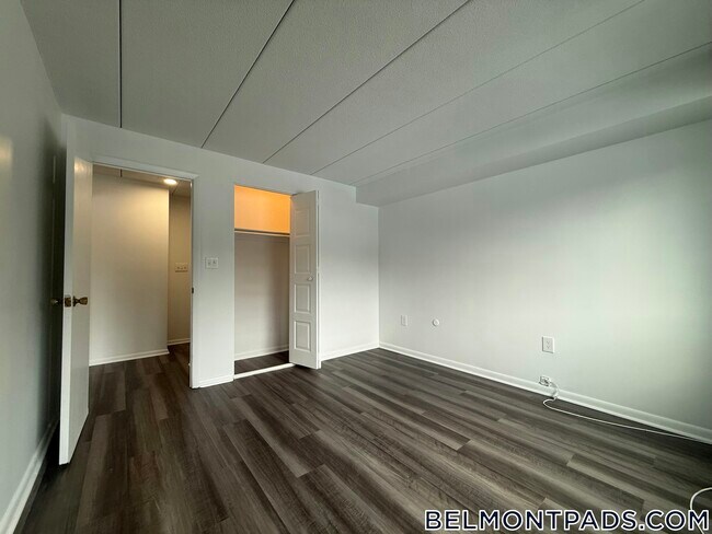 Building Photo - 53 Hill Rd