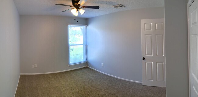 Foto del edificio - 925 S Lindenwood Dr