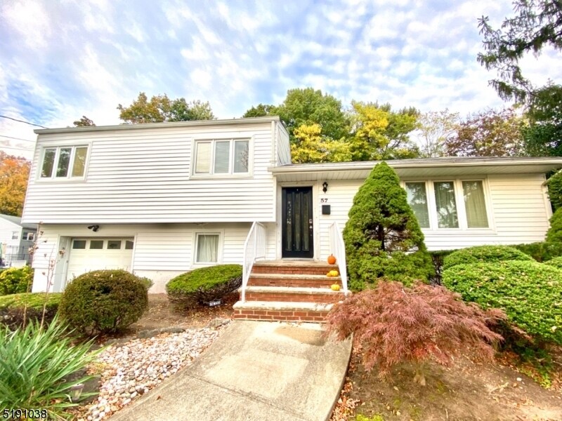 Primary Photo - 57 Croton Pl