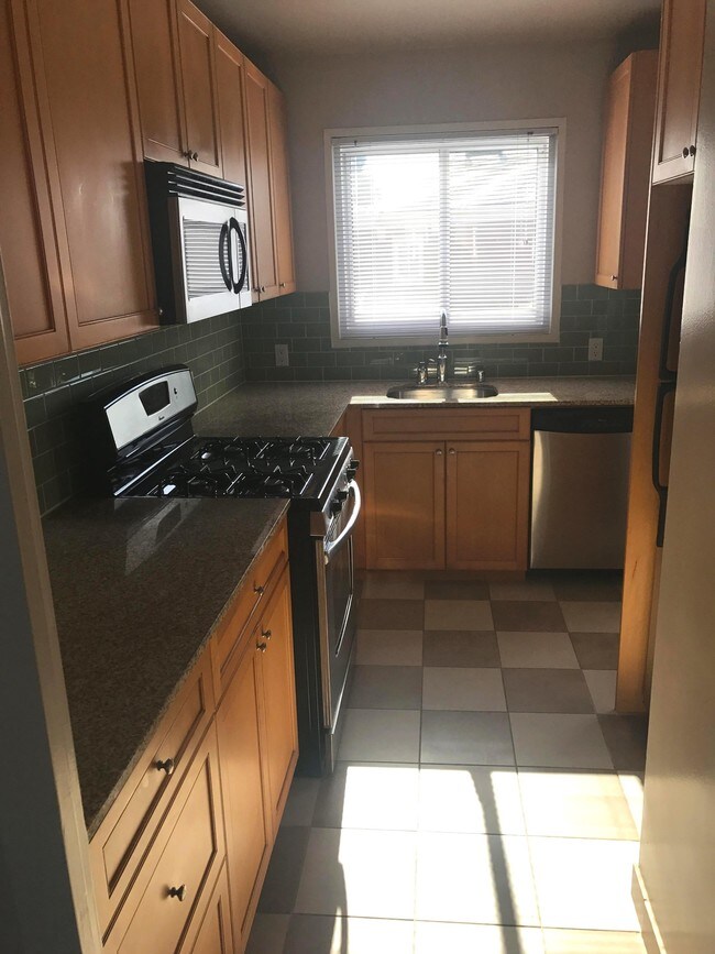 Foto del edificio - 155 Serrano Dr