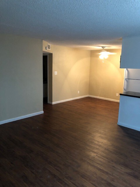 Foto del edificio - 501 Westlawn Dr
