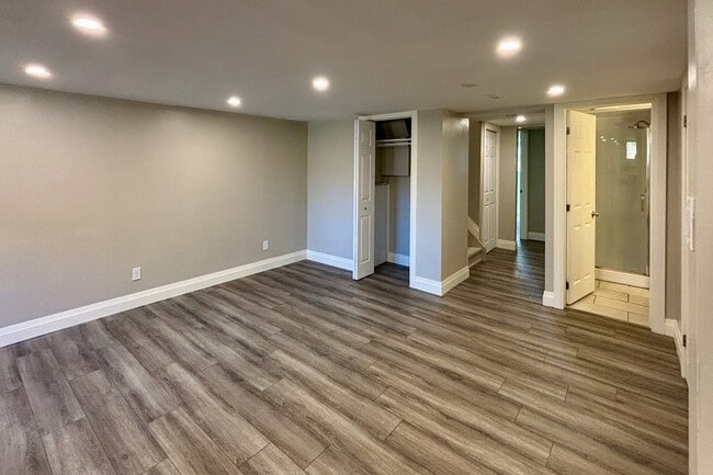 Building Photo - 55 Courtice Crescent