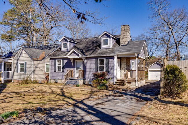 Building Photo - Newly Renovated 3BR/1BTH with Loft for Rent!