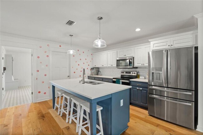 Building Photo - 6404 Cathedral Way