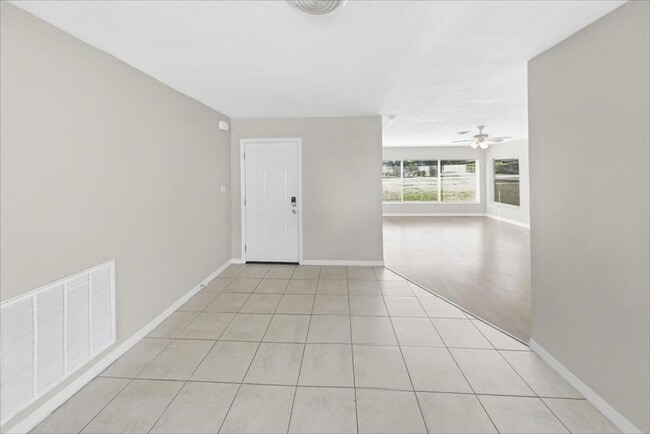 Building Photo - 1062 Indian Rocks Rd