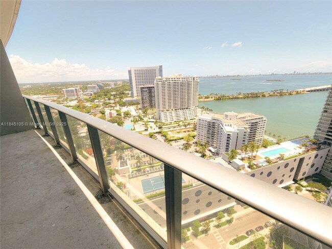 Foto del edificio - 501 NE 31st St