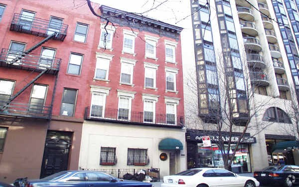 Primary Photo - 154 E 85th St