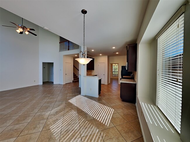 Foto del edificio - 1323 Laura Hills Ln