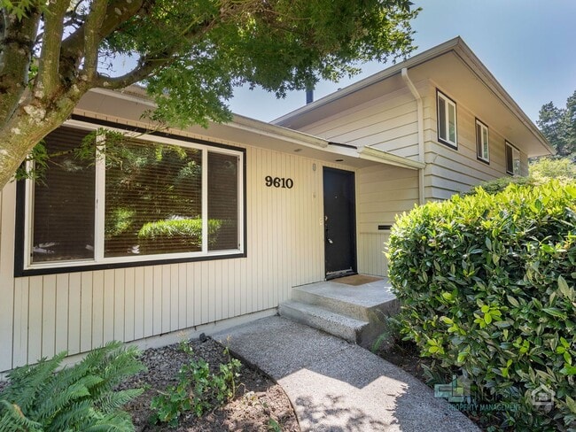 Building Photo - Beautiful 4 Bedroom Home